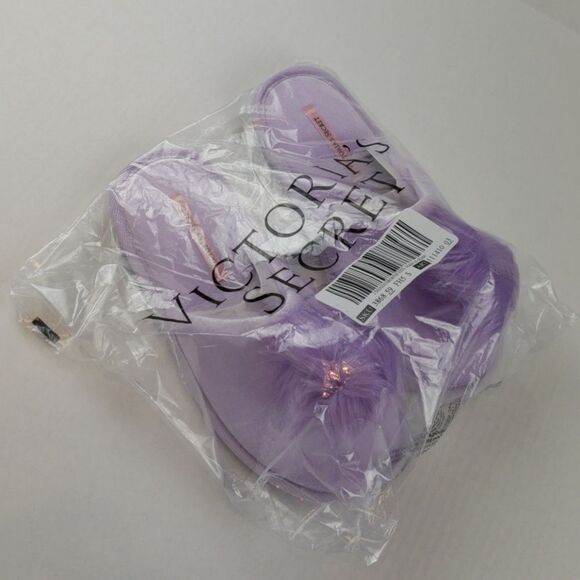 Victoria's Secret VS Furry Pom Slides Slipper NWT - Picture 2 of 3